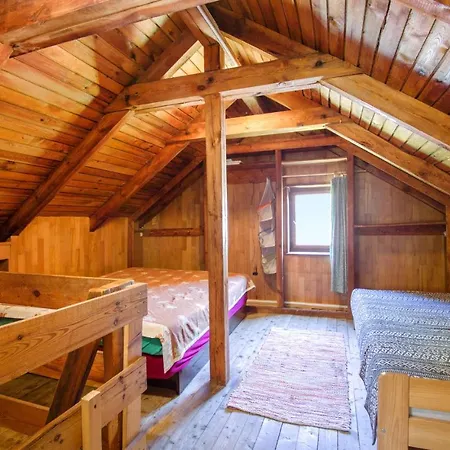 2 Bedroom Stunning In *