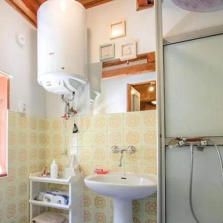2 Bedroom Stunning In * Wilimy